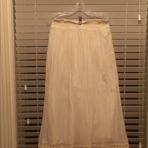 American Eagle white and lace skirt
